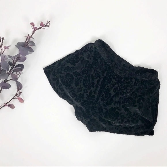 Brandy Melville Pants - Brandy Melville Cozy stretchy Black Shorts